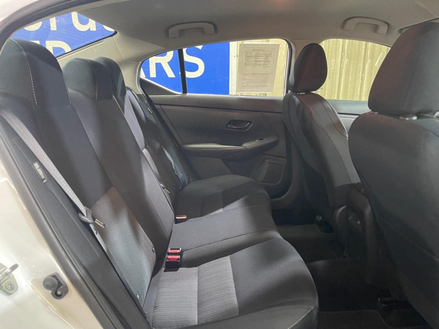 2024 WHITE NISSAN SENTRA SV (3N1AB8CV9RY) with an 2.0L engine, Continuously Variable transmission, located at 2525 S. Cushman, Fairbanks, AK, 99701, (907) 452-5707, 64.824036, -147.712311- Photo#4
