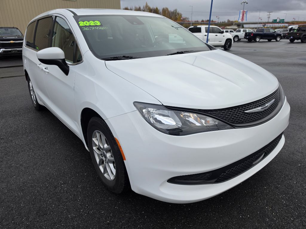 photo of 2023 CHRYSLER VOYAGER LX