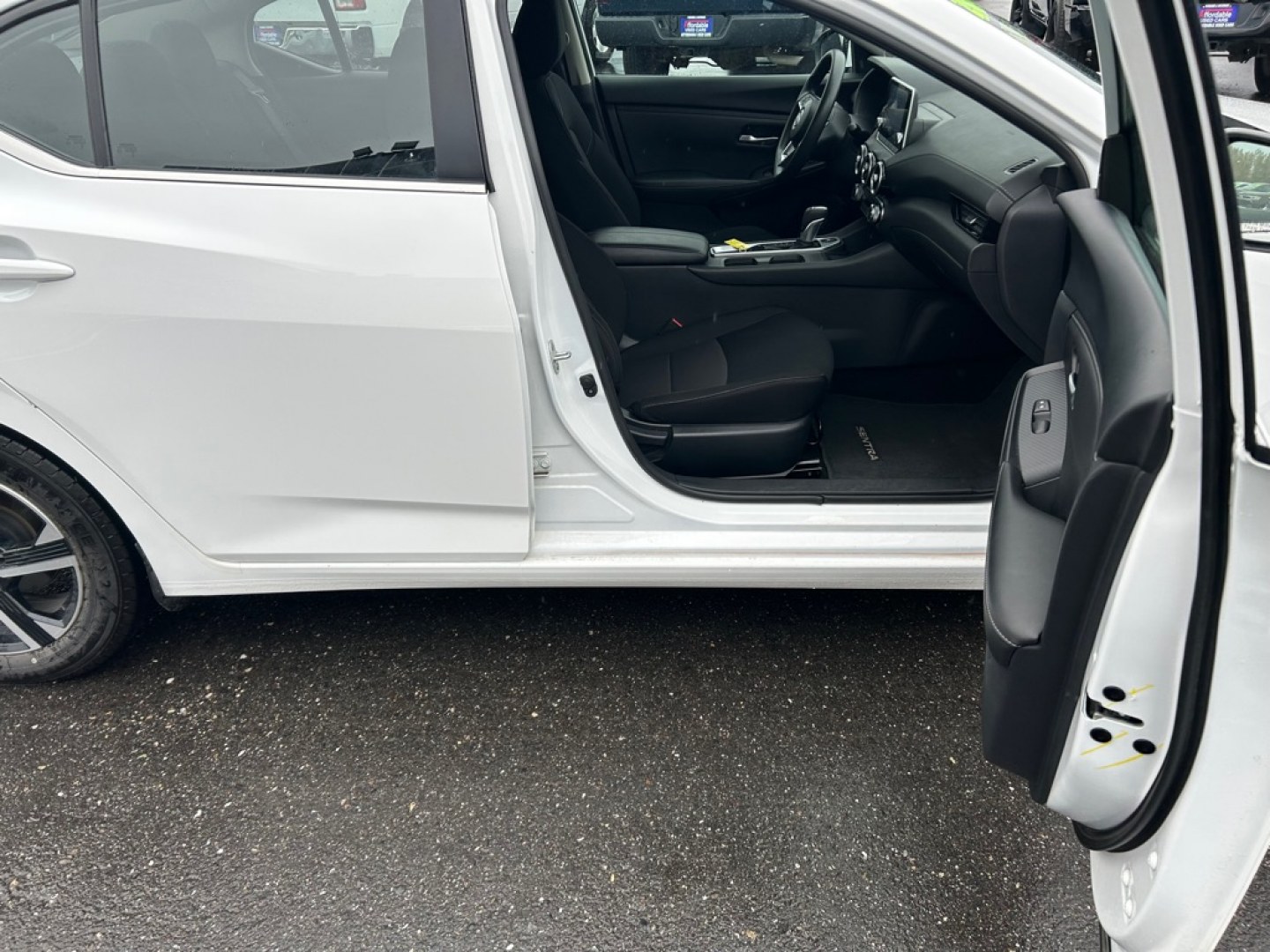 2024 WHITE NISSAN SENTRA SV (3N1AB8CV2RY) with an 2.0L engine, Continuously Variable transmission, located at 2525 S. Cushman, Fairbanks, AK, 99701, (907) 452-5707, 64.824036, -147.712311- Photo#4
