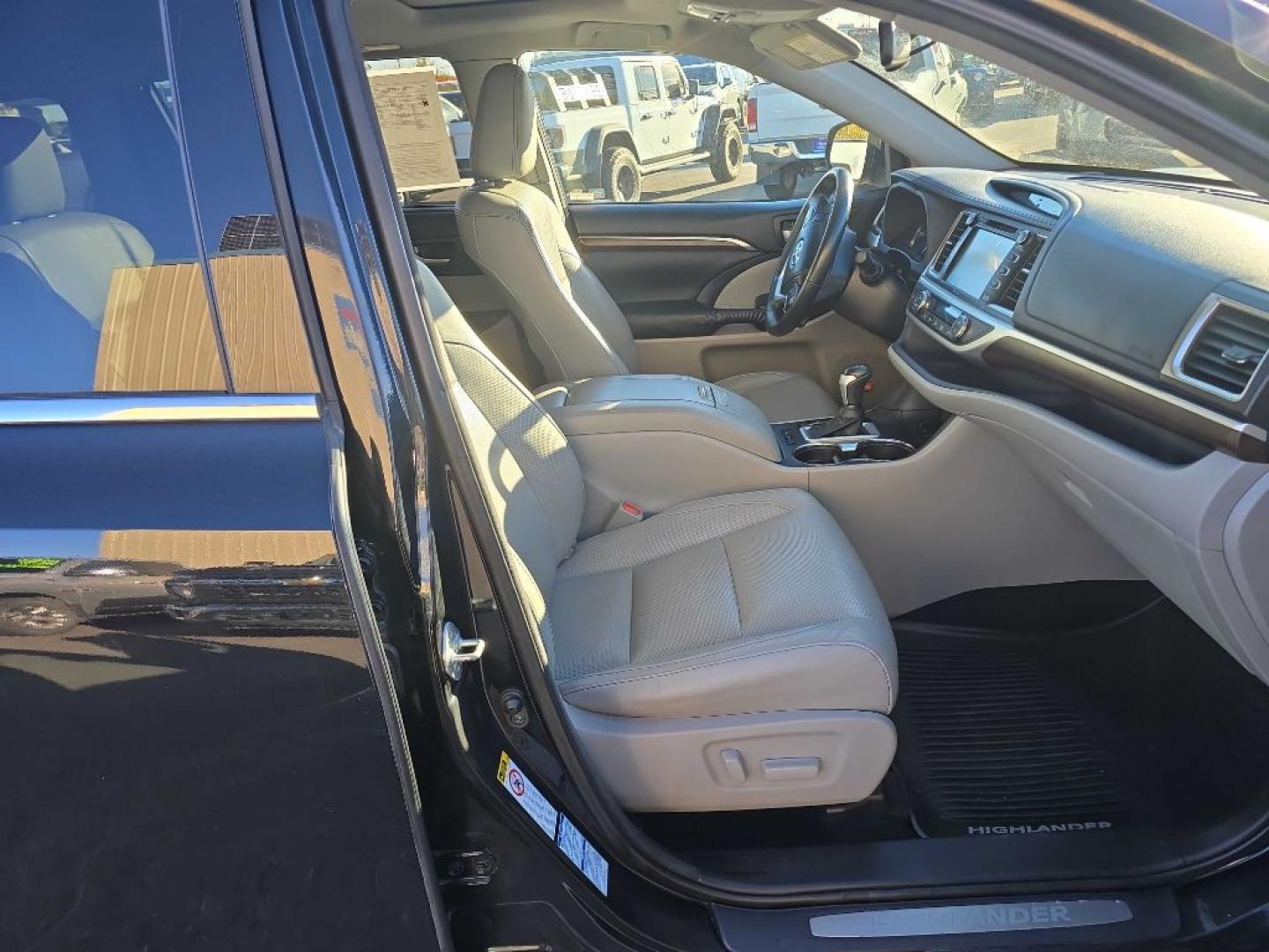 2015 BLACK TOYOTA HIGHLANDER LIMITED (5TDDKRFH1FS) with an 3.5L engine, Automatic transmission, located at 2525 S. Cushman, Fairbanks, AK, 99701, (907) 452-5707, 64.824036, -147.712311- Photo#3