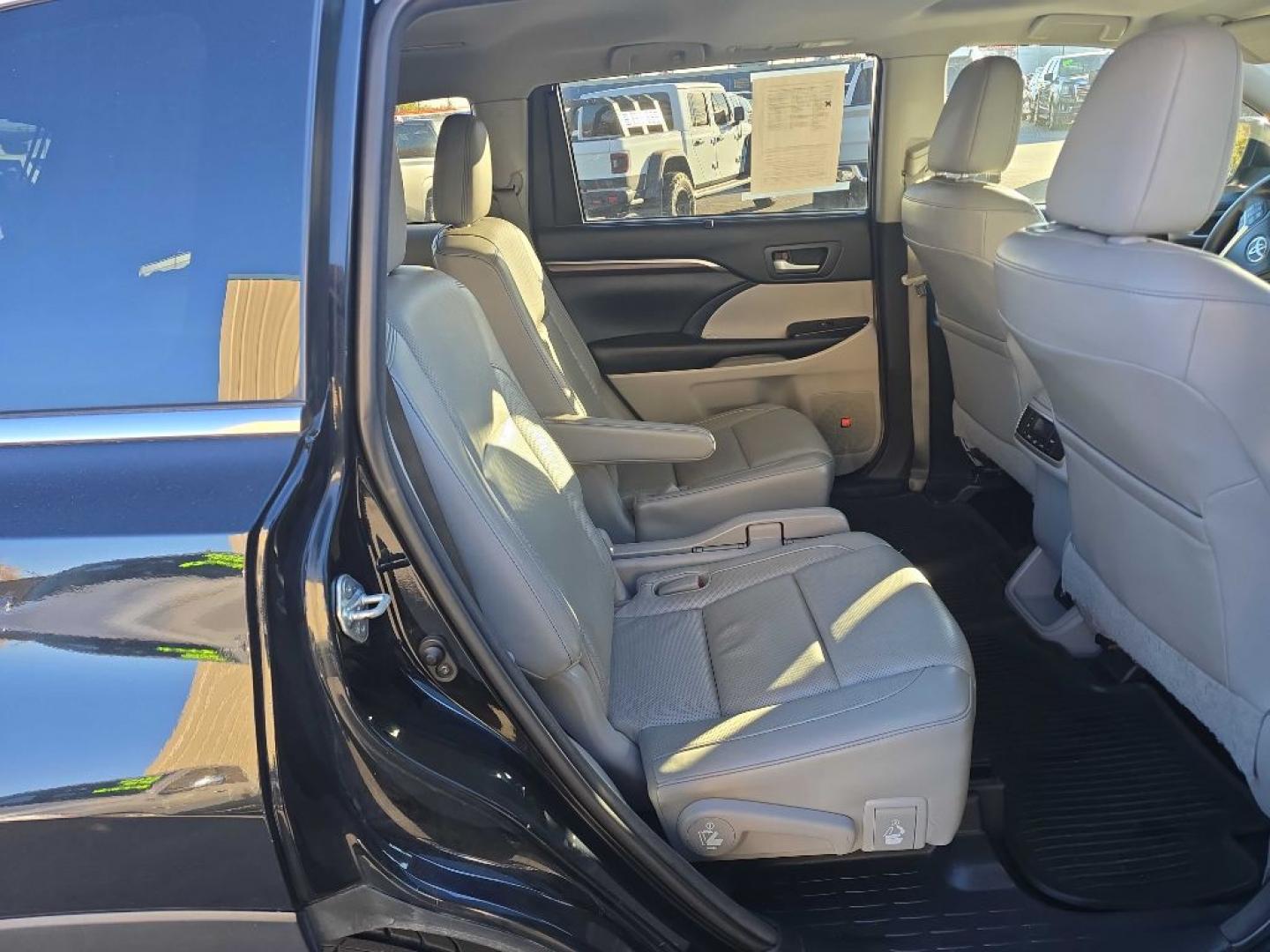 2015 BLACK TOYOTA HIGHLANDER LIMITED (5TDDKRFH1FS) with an 3.5L engine, Automatic transmission, located at 2525 S. Cushman, Fairbanks, AK, 99701, (907) 452-5707, 64.824036, -147.712311- Photo#4