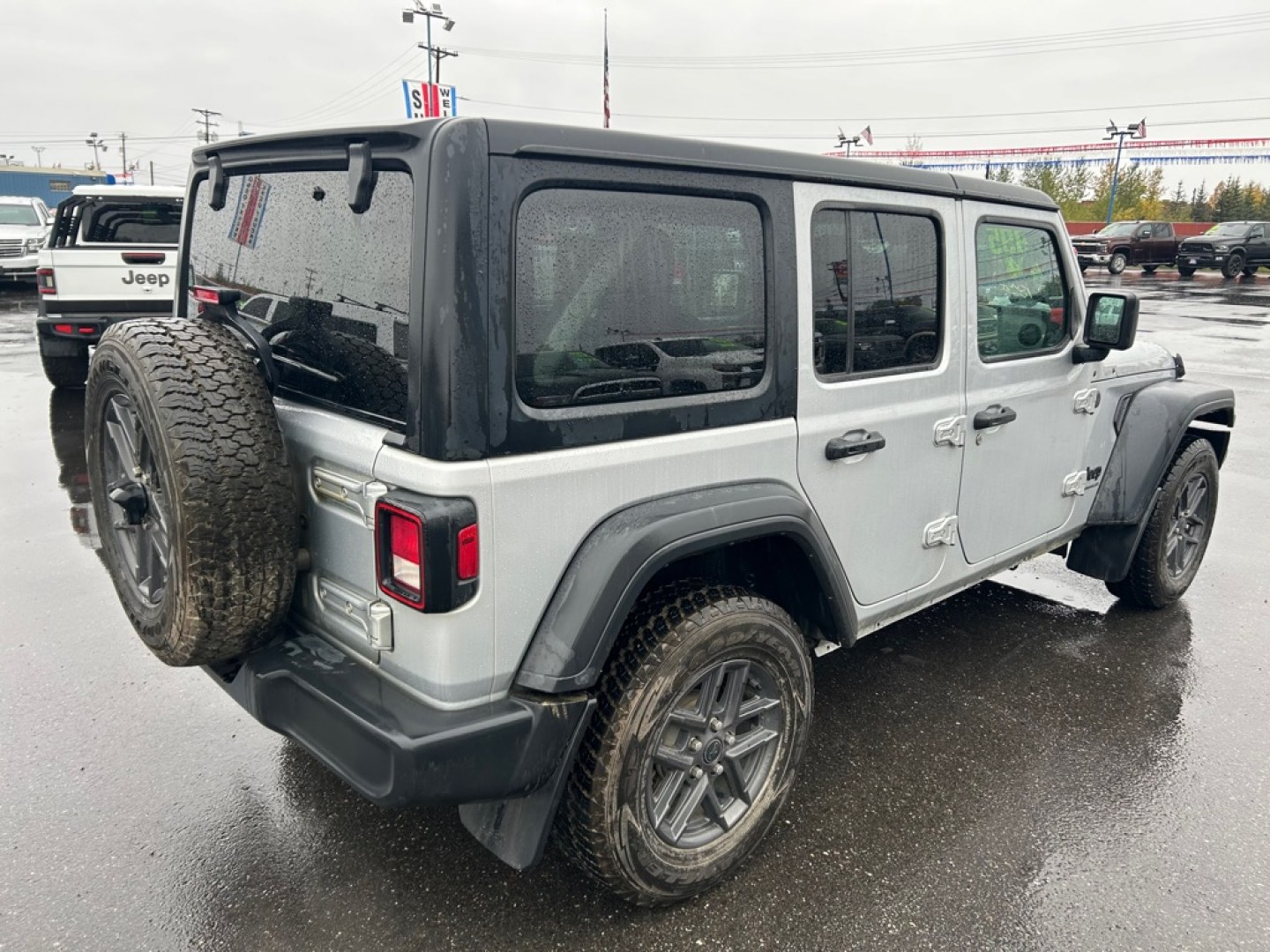 2024 GRAY JEEP WRANGLER SPORT SPORT (1C4PJXDG1RW) with an 3.6L engine, Automatic transmission, located at 2525 S. Cushman, Fairbanks, AK, 99701, (907) 452-5707, 64.824036, -147.712311- Photo#2