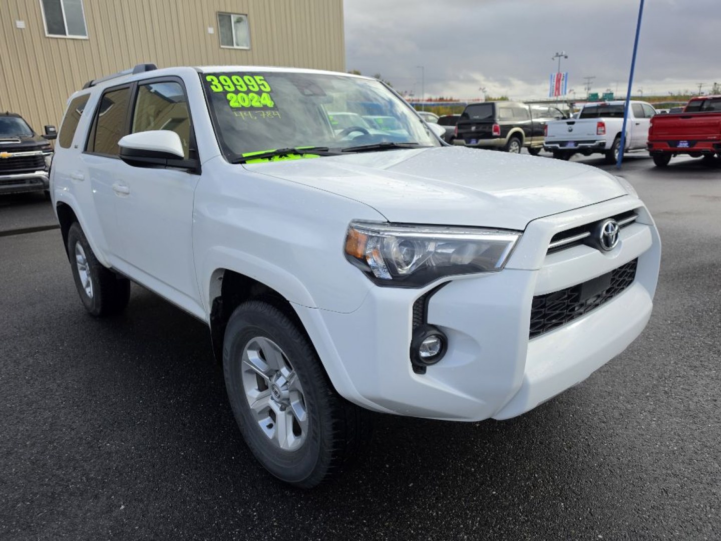 2024 WHITE TOYOTA 4RUNNER SR5/SR5 PREMIUM (JTEMU5JR4R6) with an 4.0L engine, Automatic transmission, located at 2525 S. Cushman, Fairbanks, AK, 99701, (907) 452-5707, 64.824036, -147.712311- Photo#3