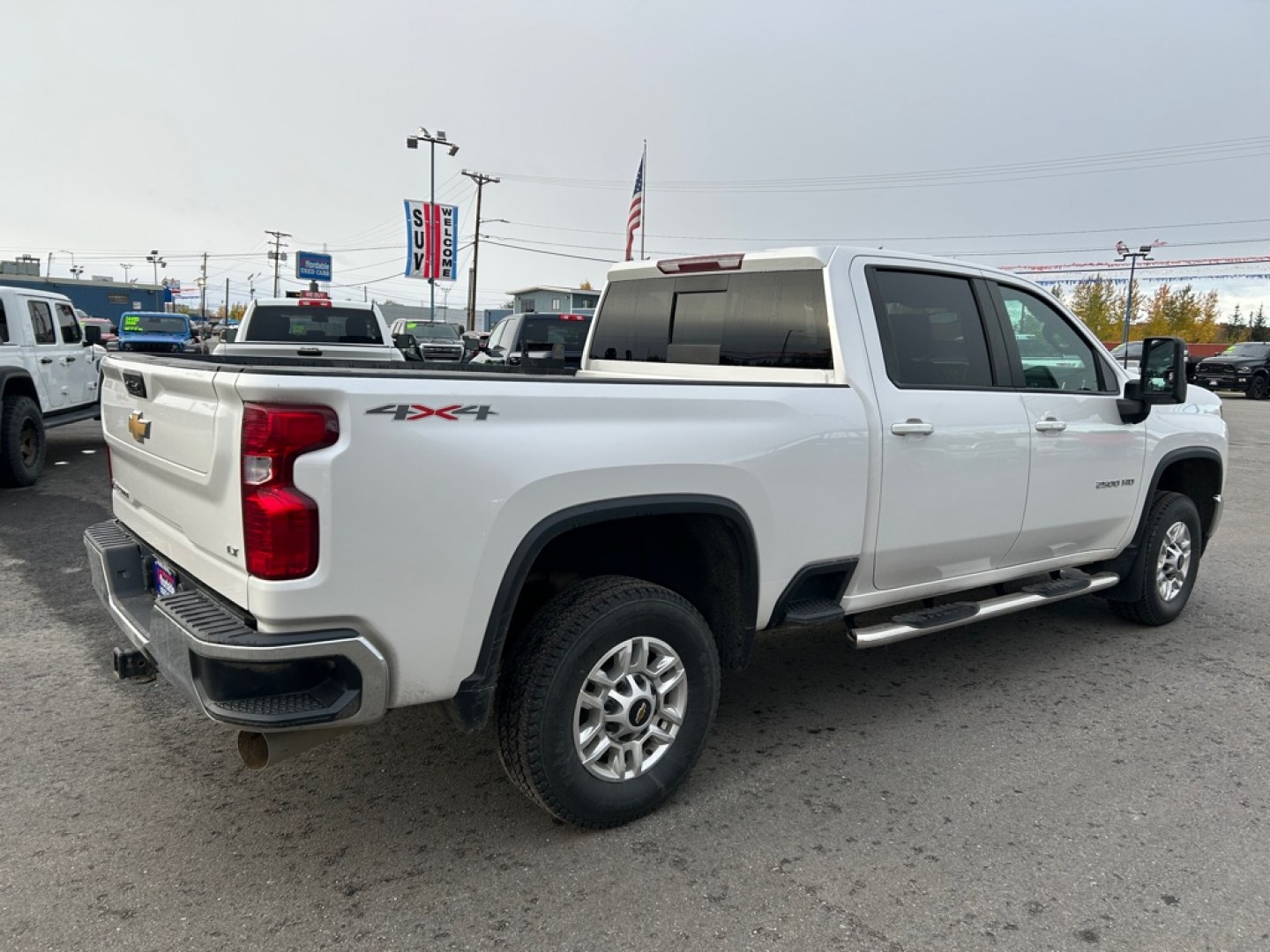 2023 WHITE CHEVROLET SILVERADO 2500 HEAVY DUTY LT (1GC4YNEY5PF) with an 6.6L engine, Automatic transmission, located at 2525 S. Cushman, Fairbanks, AK, 99701, (907) 452-5707, 64.824036, -147.712311- Photo#2