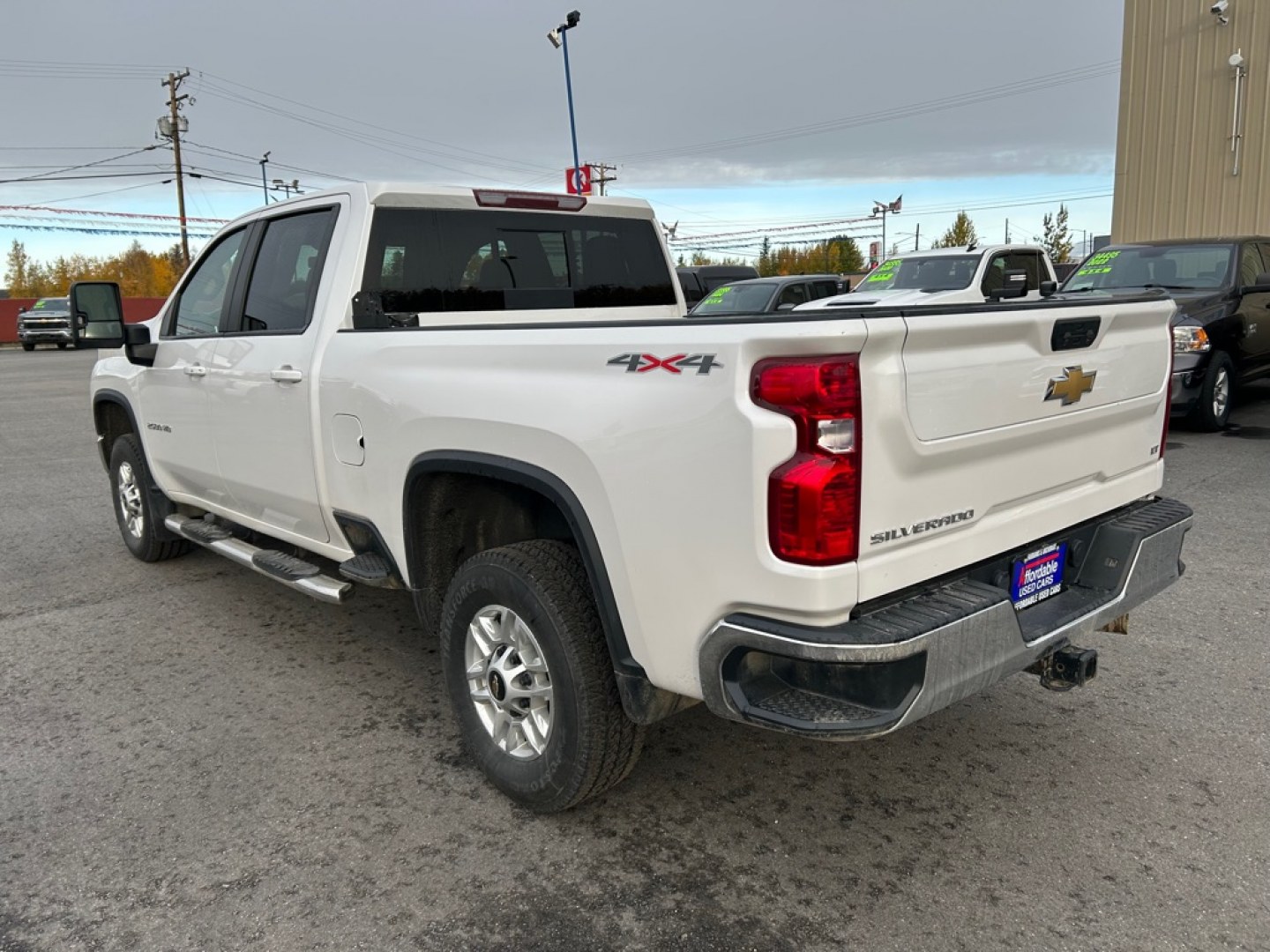 2023 WHITE CHEVROLET SILVERADO 2500 HEAVY DUTY LT (1GC4YNEY5PF) with an 6.6L engine, Automatic transmission, located at 2525 S. Cushman, Fairbanks, AK, 99701, (907) 452-5707, 64.824036, -147.712311- Photo#3