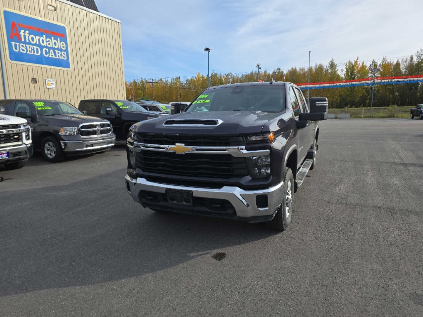 2024 BLUE CHEVROLET SILVERADO 2500 HEAVY DUTY LT (1GC4YNE7XRF) with an 6.6L engine, Automatic transmission, located at 2525 S. Cushman, Fairbanks, AK, 99701, (907) 452-5707, 64.824036, -147.712311- Photo#4