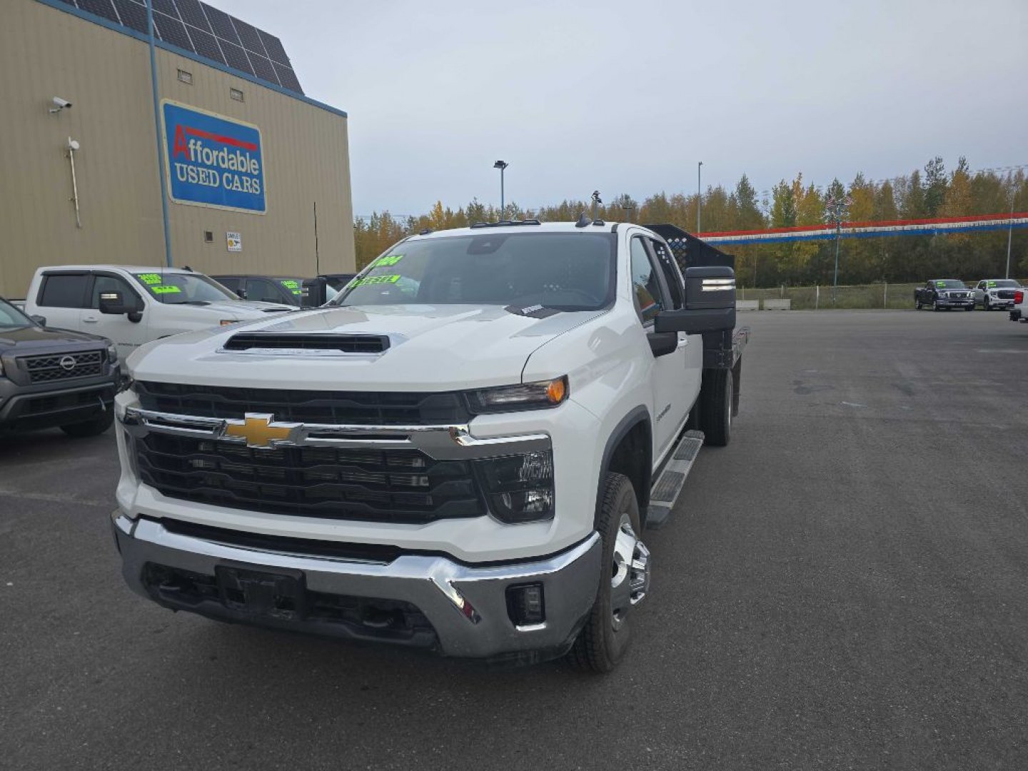 2024 WHITE CHEVROLET SILVERADO 3500 LT (1GB4YTEY4RF) with an 6.6L engine, Automatic transmission, located at 2525 S. Cushman, Fairbanks, AK, 99701, (907) 452-5707, 64.824036, -147.712311- Photo#2