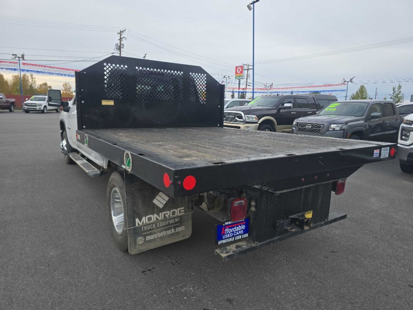 2024 WHITE CHEVROLET SILVERADO 3500 LT (1GB4YTEY4RF) with an 6.6L engine, Automatic transmission, located at 2525 S. Cushman, Fairbanks, AK, 99701, (907) 452-5707, 64.824036, -147.712311- Photo#5