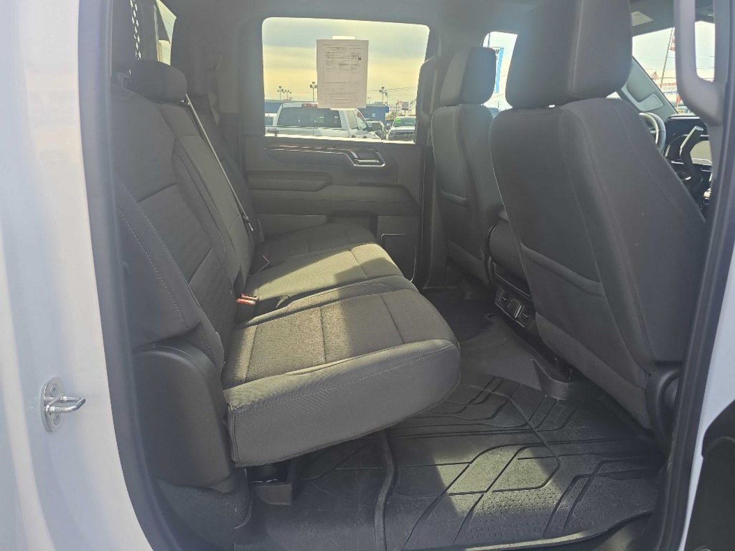 2024 WHITE CHEVROLET SILVERADO 3500 LT (1GB4YTEY0RF) with an 6.6L engine, Automatic transmission, located at 2525 S. Cushman, Fairbanks, AK, 99701, (907) 452-5707, 64.824036, -147.712311- Photo#0