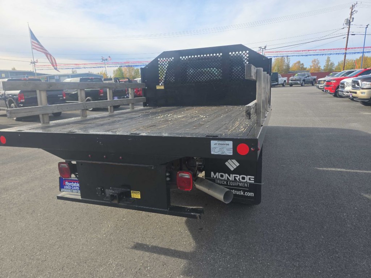 2024 WHITE CHEVROLET SILVERADO 3500 LT (1GB4YTEY0RF) with an 6.6L engine, Automatic transmission, located at 2525 S. Cushman, Fairbanks, AK, 99701, (907) 452-5707, 64.824036, -147.712311- Photo#3