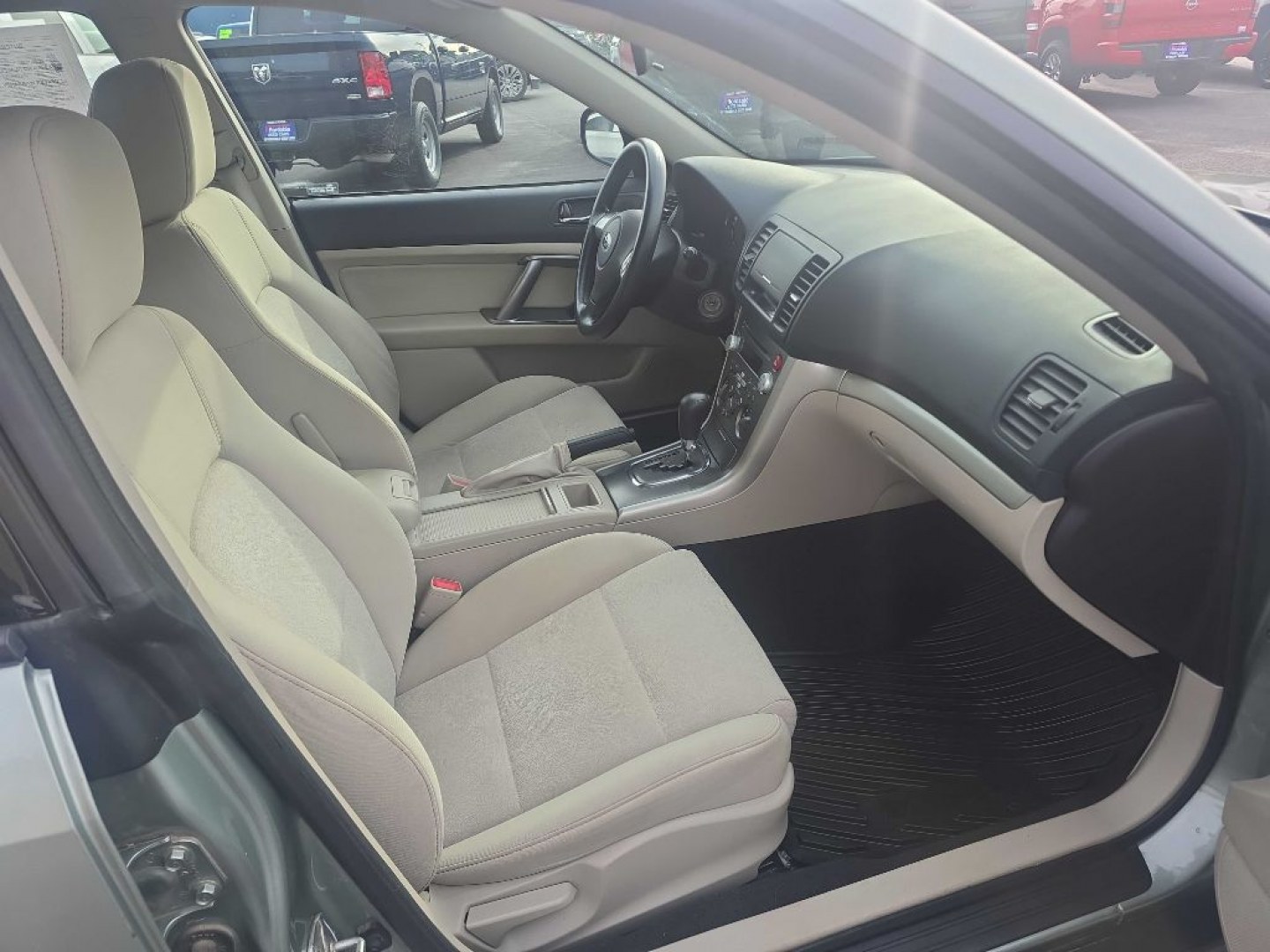 2009 GREEN SUBARU OUTBACK (4S4BP60C897) with an 2.5L engine, Automatic transmission, located at 2525 S. Cushman, Fairbanks, AK, 99701, (907) 452-5707, 64.824036, -147.712311- Photo#2