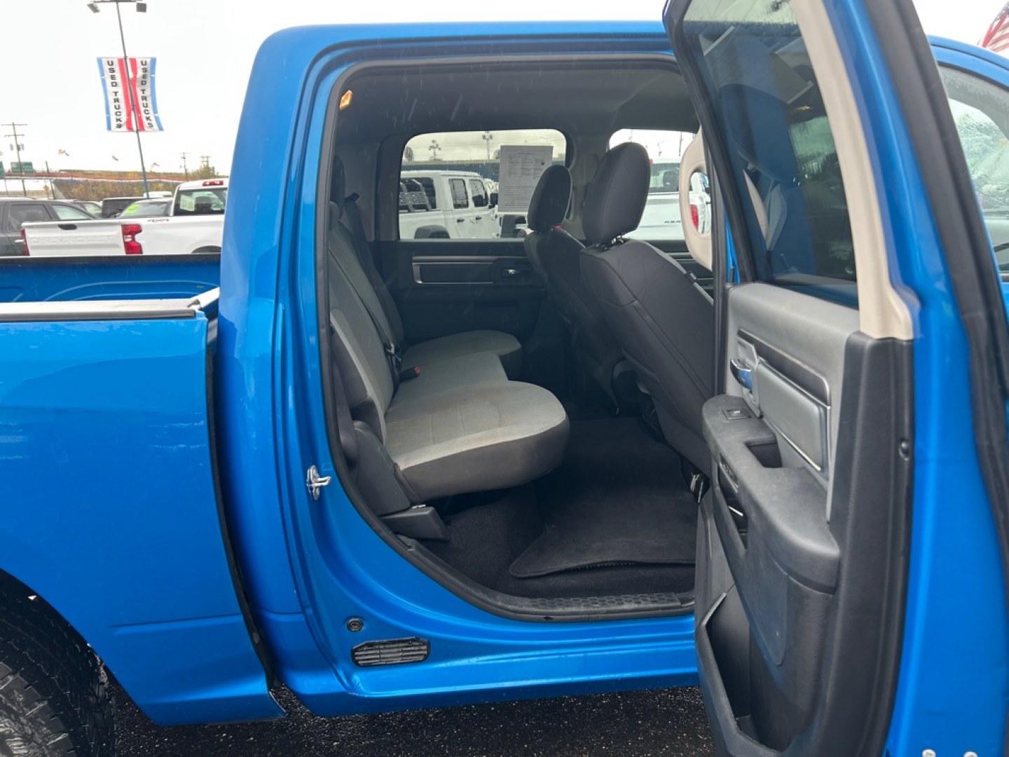 2022 BLUE RAM 1500 CLASSIC SLT (1C6RR7LG7NS) with an 3.6L engine, Automatic transmission, located at 2525 S. Cushman, Fairbanks, AK, 99701, (907) 452-5707, 64.824036, -147.712311- Photo#5