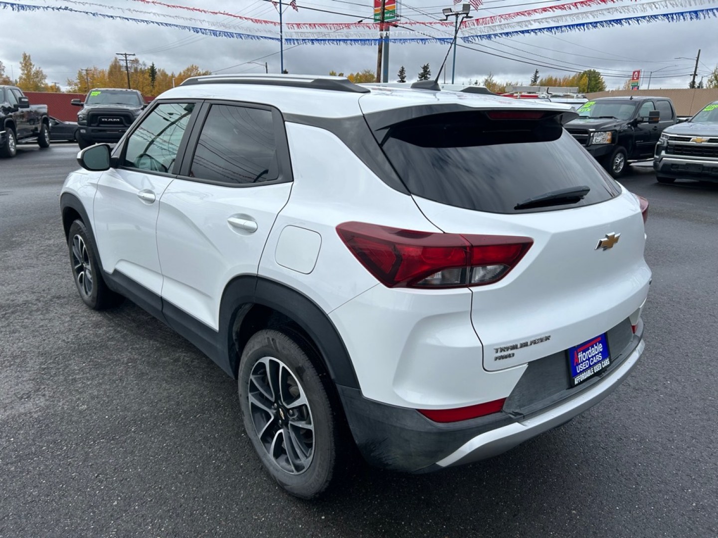 2024 WHITE CHEVROLET TRAILBLAZER LT (KL79MRSLXRB) with an 1.3L engine, Automatic transmission, located at 2525 S. Cushman, Fairbanks, AK, 99701, (907) 452-5707, 64.824036, -147.712311- Photo#3