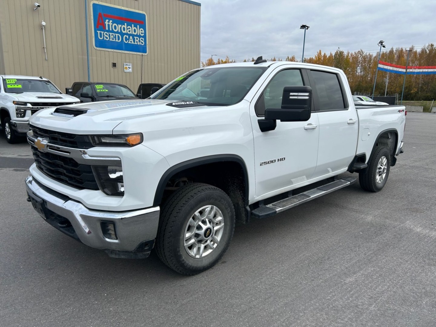 2024 WHITE CHEVROLET SILVERADO 2500 HEAVY DUTY LT (1GC4YNE75RF) with an 6.6L engine, Automatic transmission, located at 2525 S. Cushman, Fairbanks, AK, 99701, (907) 452-5707, 64.824036, -147.712311- Photo#0