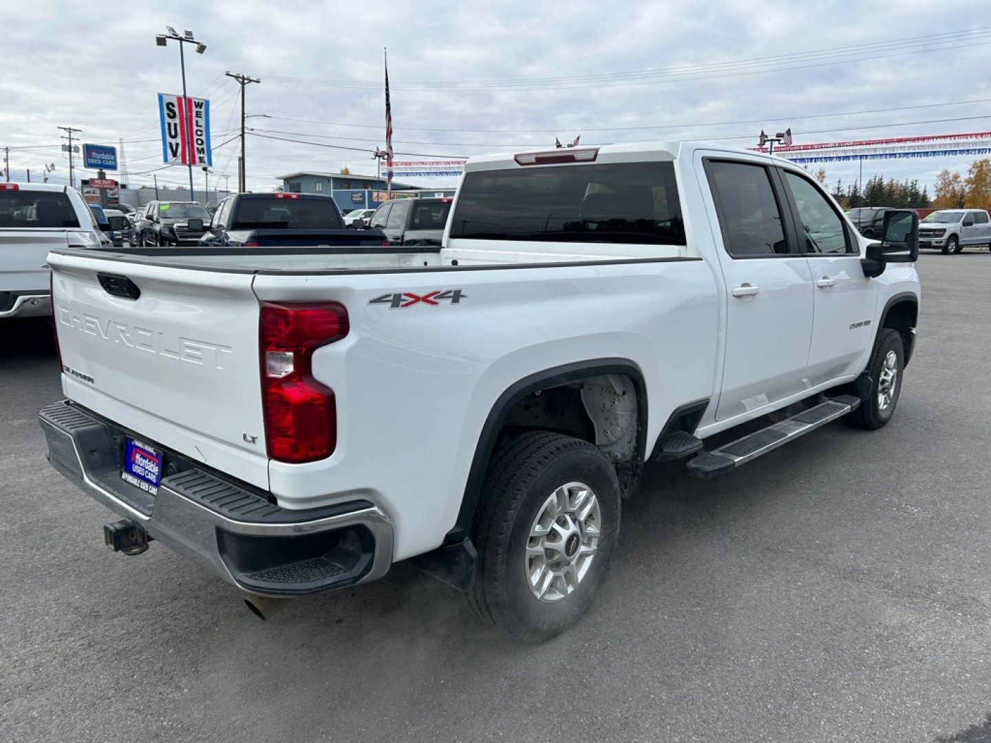 2024 WHITE CHEVROLET SILVERADO 2500 HEAVY DUTY LT (1GC4YNE75RF) with an 6.6L engine, Automatic transmission, located at 2525 S. Cushman, Fairbanks, AK, 99701, (907) 452-5707, 64.824036, -147.712311- Photo#2