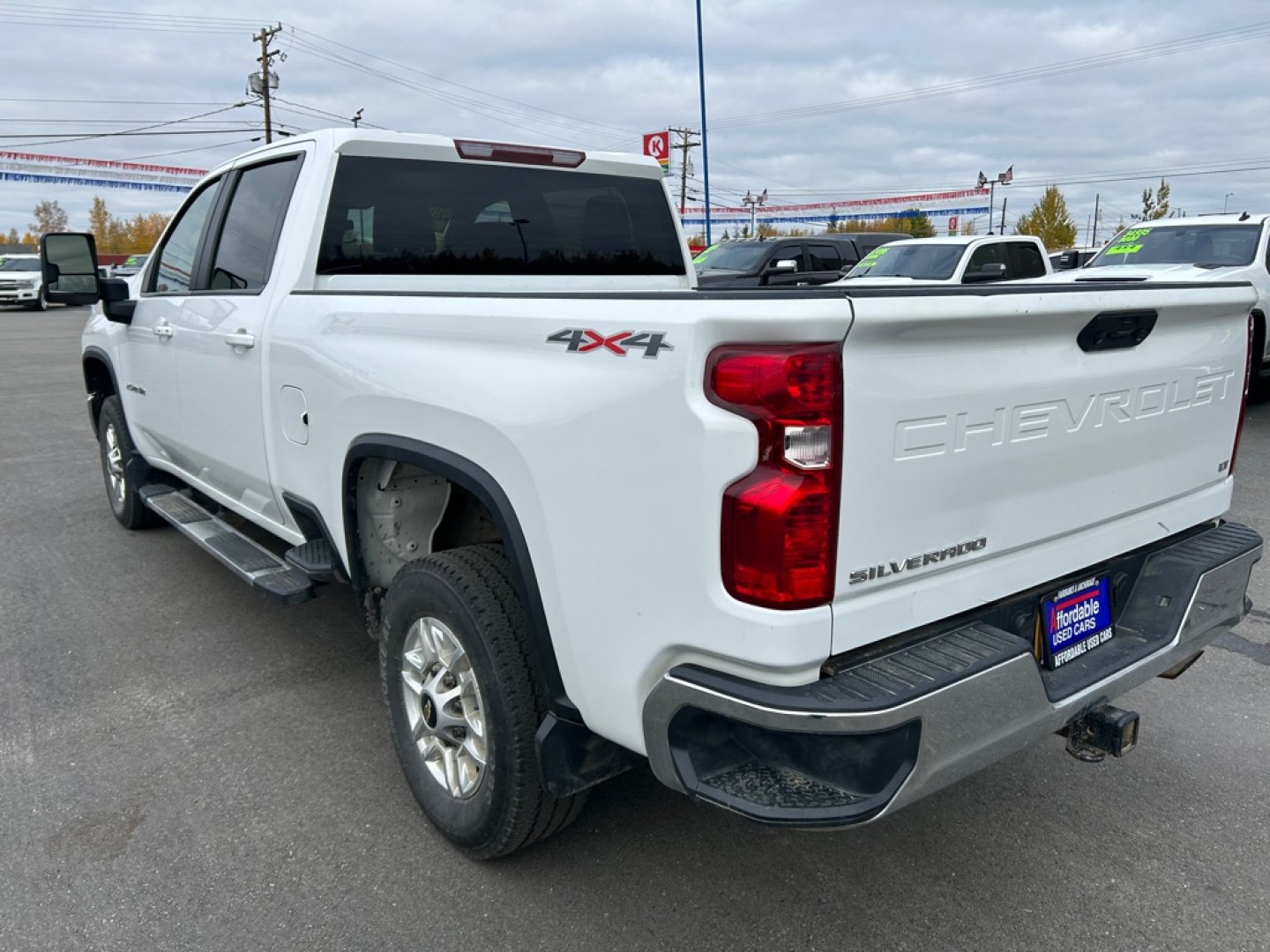2024 WHITE CHEVROLET SILVERADO 2500 HEAVY DUTY LT (1GC4YNE75RF) with an 6.6L engine, Automatic transmission, located at 2525 S. Cushman, Fairbanks, AK, 99701, (907) 452-5707, 64.824036, -147.712311- Photo#3