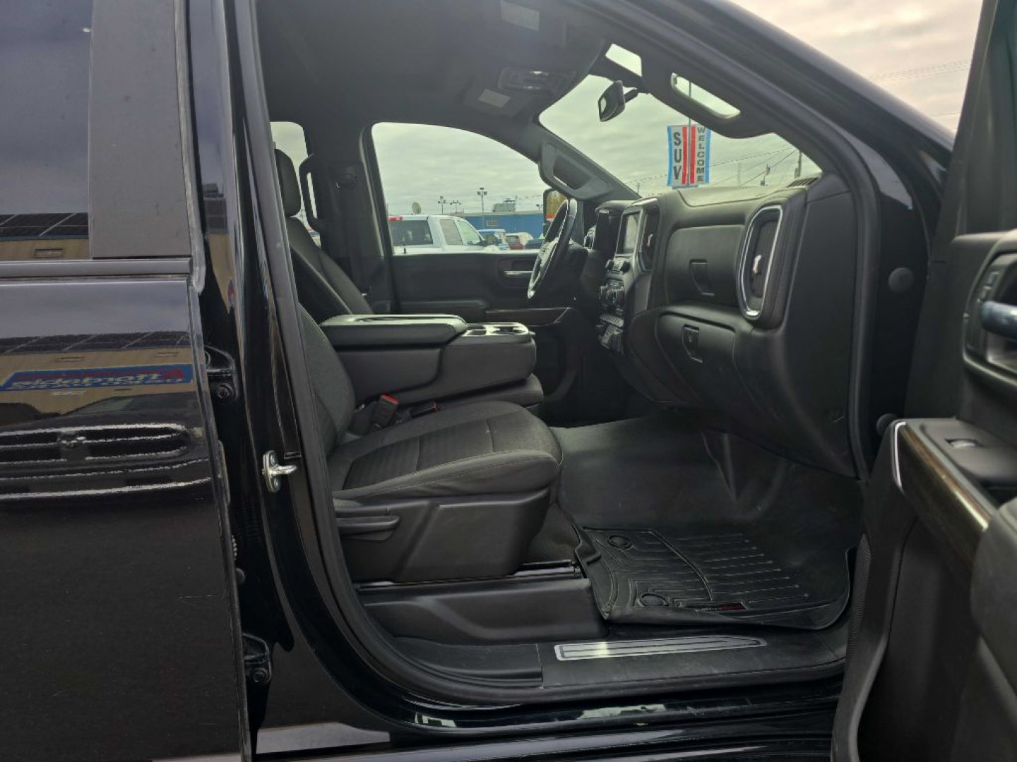 2023 BLACK CHEVROLET SILVERADO 2500 HEAVY DUTY LT (1GC4YNEY7PF) with an 6.6L engine, Automatic transmission, located at 2525 S. Cushman, Fairbanks, AK, 99701, (907) 452-5707, 64.824036, -147.712311- Photo#3
