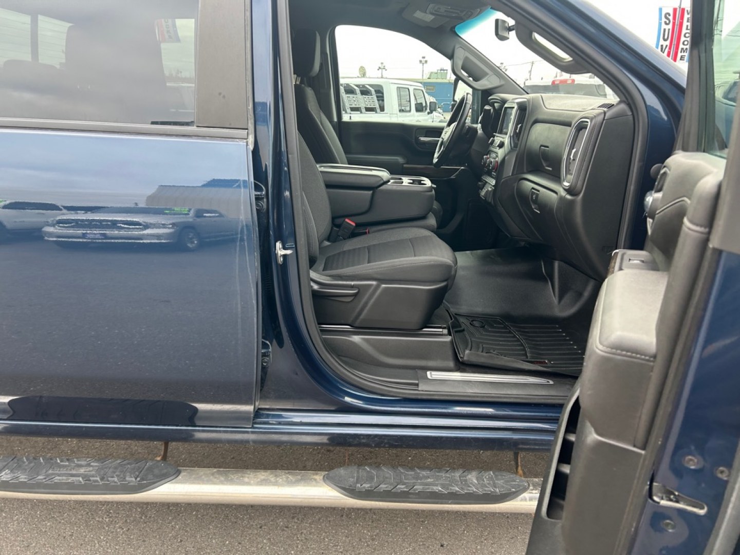2023 BLUE CHEVROLET SILVERADO 2500 HEAVY DUTY LT (1GC4YNEY1PF) with an 6.6L engine, Automatic transmission, located at 2525 S. Cushman, Fairbanks, AK, 99701, (907) 452-5707, 64.824036, -147.712311- Photo#4