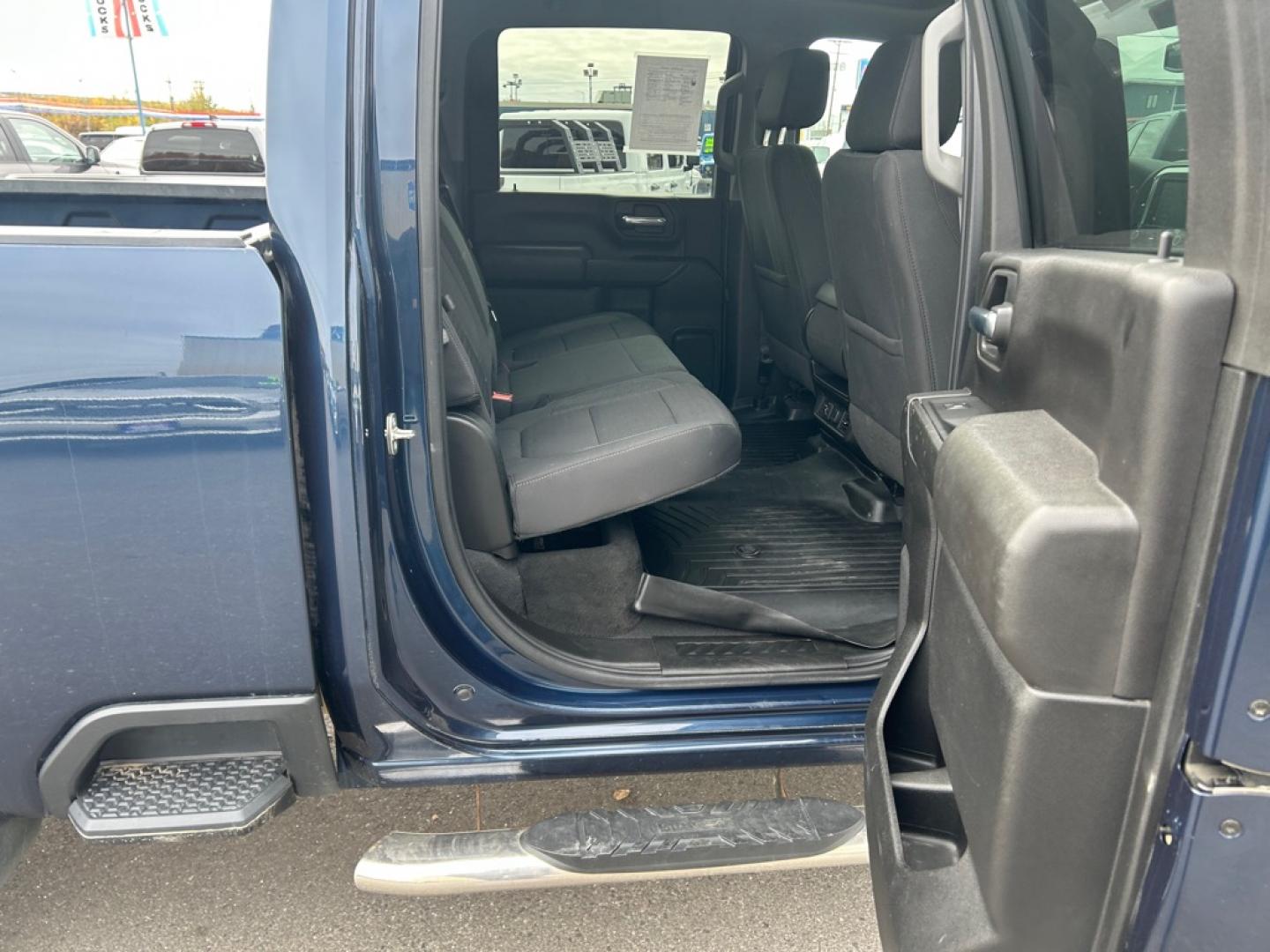 2023 BLUE CHEVROLET SILVERADO 2500 HEAVY DUTY LT (1GC4YNEY1PF) with an 6.6L engine, Automatic transmission, located at 2525 S. Cushman, Fairbanks, AK, 99701, (907) 452-5707, 64.824036, -147.712311- Photo#5