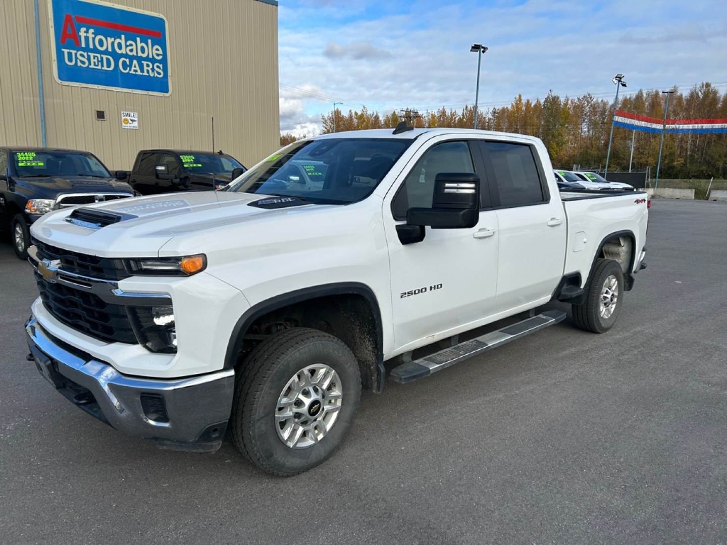 2024 WHITE CHEVROLET SILVERADO 2500 HEAVY DUTY LT (1GC4YNE75RF) with an 6.6L engine, Automatic transmission, located at 2525 S. Cushman, Fairbanks, AK, 99701, (907) 452-5707, 64.824036, -147.712311- Photo#0