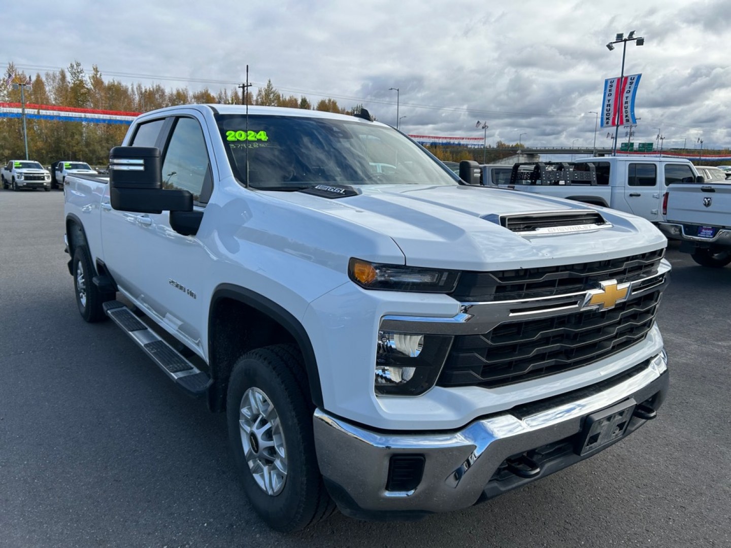 2024 WHITE CHEVROLET SILVERADO 2500 HEAVY DUTY LT (1GC4YNE75RF) with an 6.6L engine, Automatic transmission, located at 2525 S. Cushman, Fairbanks, AK, 99701, (907) 452-5707, 64.824036, -147.712311- Photo#1