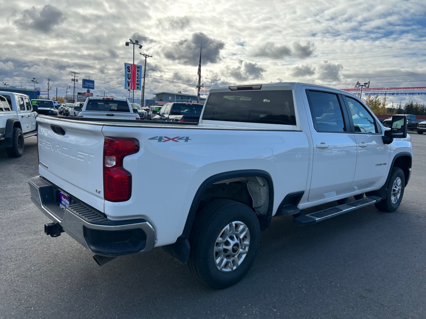 2024 WHITE CHEVROLET SILVERADO 2500 HEAVY DUTY LT (1GC4YNE75RF) with an 6.6L engine, Automatic transmission, located at 2525 S. Cushman, Fairbanks, AK, 99701, (907) 452-5707, 64.824036, -147.712311- Photo#2