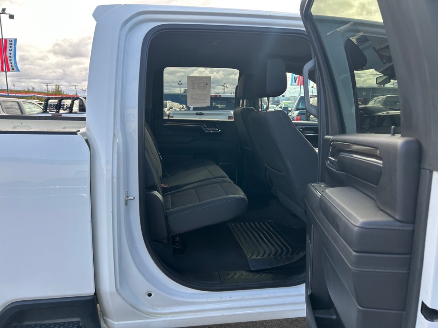 2024 WHITE CHEVROLET SILVERADO 2500 HEAVY DUTY LT (1GC4YNE75RF) with an 6.6L engine, Automatic transmission, located at 2525 S. Cushman, Fairbanks, AK, 99701, (907) 452-5707, 64.824036, -147.712311- Photo#5