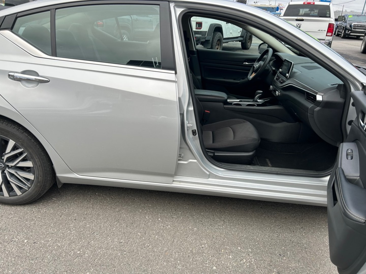 2024 SILVER NISSAN ALTIMA SV (1N4BL4DV3RN) with an 2.5L engine, Continuously Variable transmission, located at 2525 S. Cushman, Fairbanks, AK, 99701, (907) 452-5707, 64.824036, -147.712311- Photo#4