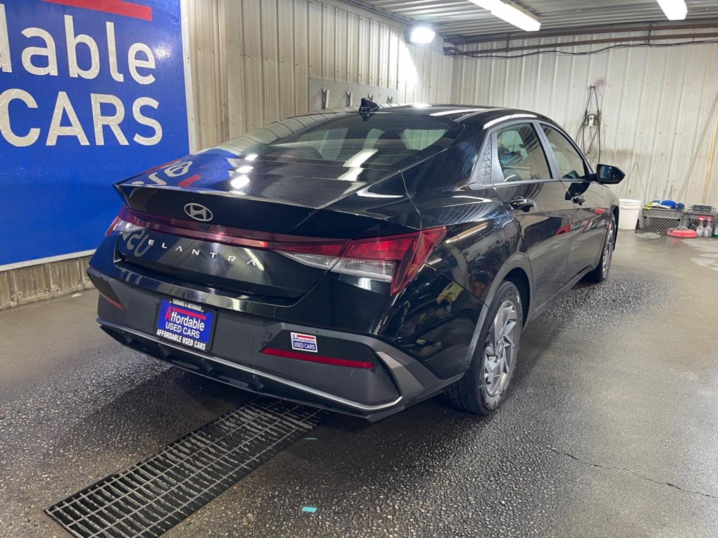 2024 BLACK HYUNDAI ELANTRA SEL (KMHLM4DG8RU) with an 2.0L engine, Continuously Variable transmission, located at 2525 S. Cushman, Fairbanks, AK, 99701, (907) 452-5707, 64.824036, -147.712311- Photo#2
