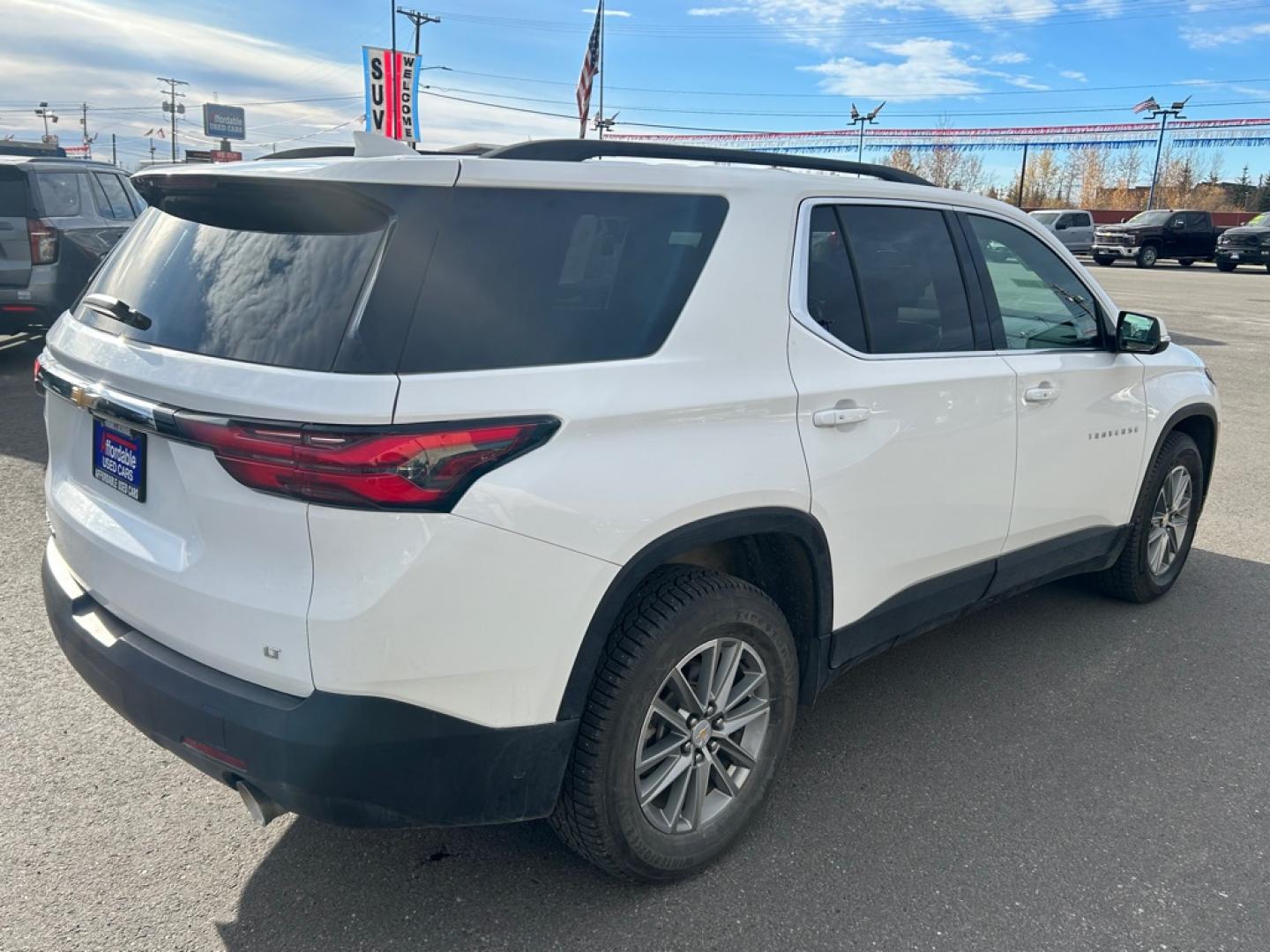 2023 WHITE CHEVROLET TRAVERSE LT (1GNEVGKW7PJ) with an 3.6L engine, Automatic transmission, located at 2525 S. Cushman, Fairbanks, AK, 99701, (907) 452-5707, 64.824036, -147.712311- Photo#2