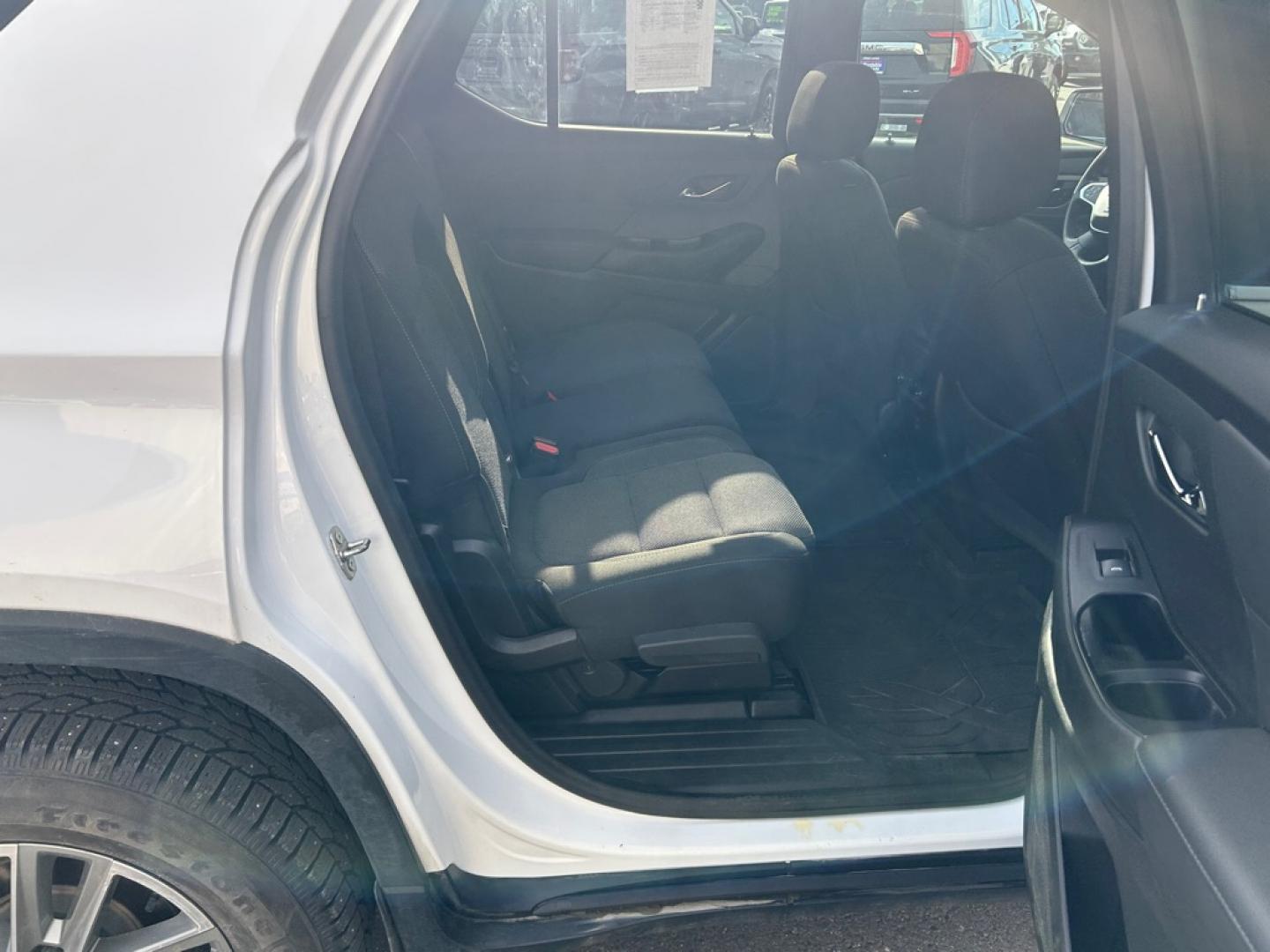2023 WHITE CHEVROLET TRAVERSE LT (1GNEVGKW7PJ) with an 3.6L engine, Automatic transmission, located at 2525 S. Cushman, Fairbanks, AK, 99701, (907) 452-5707, 64.824036, -147.712311- Photo#5