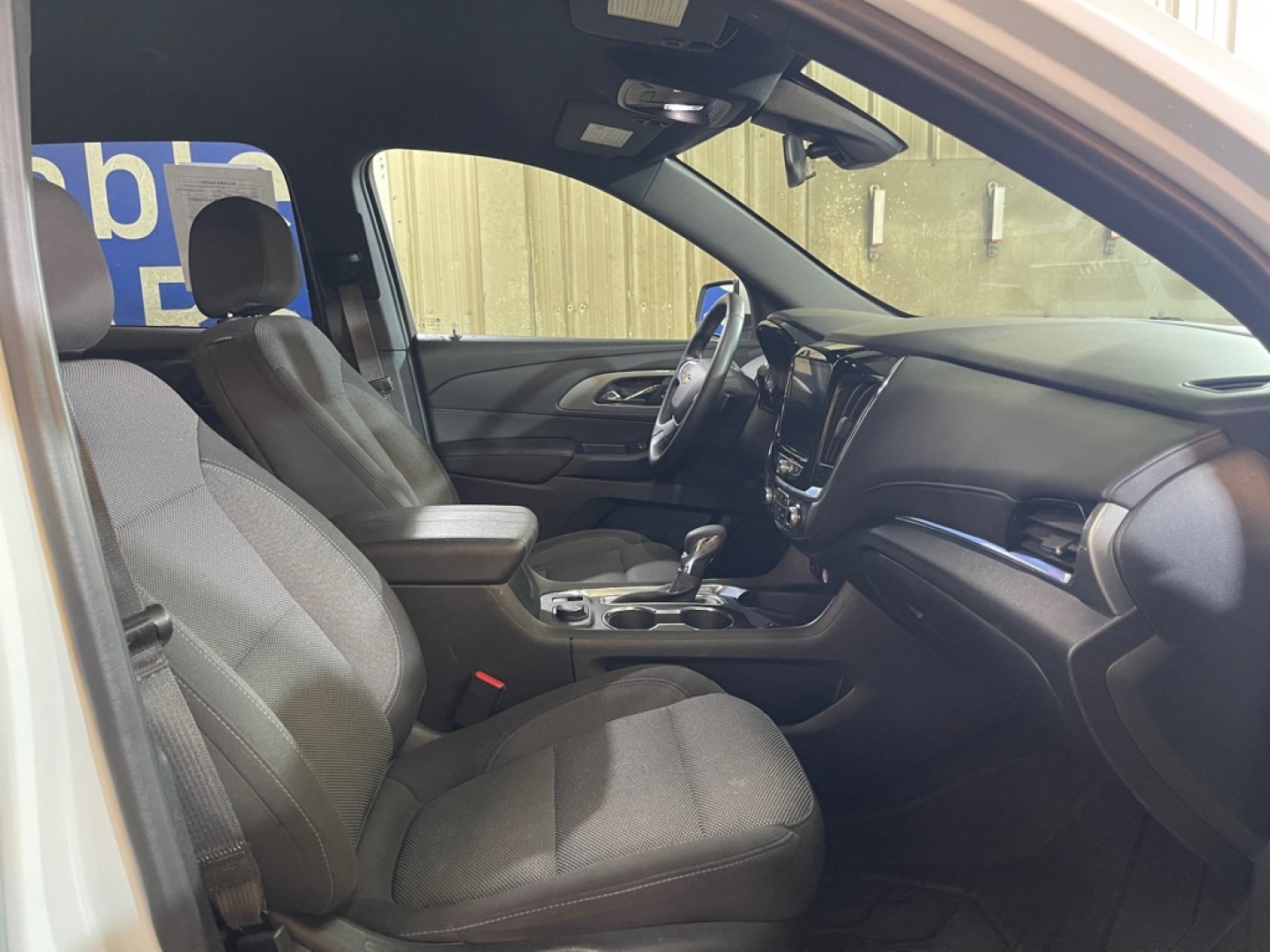 2023 WHITE CHEVROLET TRAVERSE LT (1GNEVGKW7PJ) with an 3.6L engine, Automatic transmission, located at 2525 S. Cushman, Fairbanks, AK, 99701, (907) 452-5707, 64.824036, -147.712311- Photo#3
