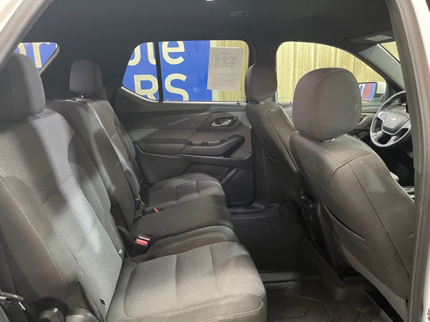 2023 WHITE CHEVROLET TRAVERSE LT (1GNEVGKW7PJ) with an 3.6L engine, Automatic transmission, located at 2525 S. Cushman, Fairbanks, AK, 99701, (907) 452-5707, 64.824036, -147.712311- Photo#4