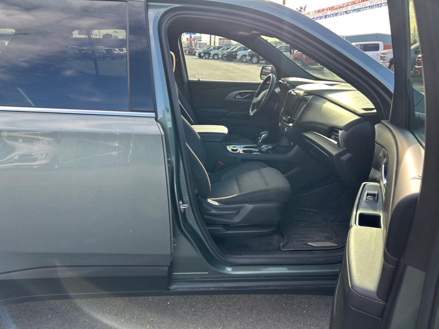 2023 GREY CHEVROLET TRAVERSE LT (1GNEVGKW8PJ) with an 3.6L engine, Automatic transmission, located at 2525 S. Cushman, Fairbanks, AK, 99701, (907) 452-5707, 64.824036, -147.712311- Photo#4