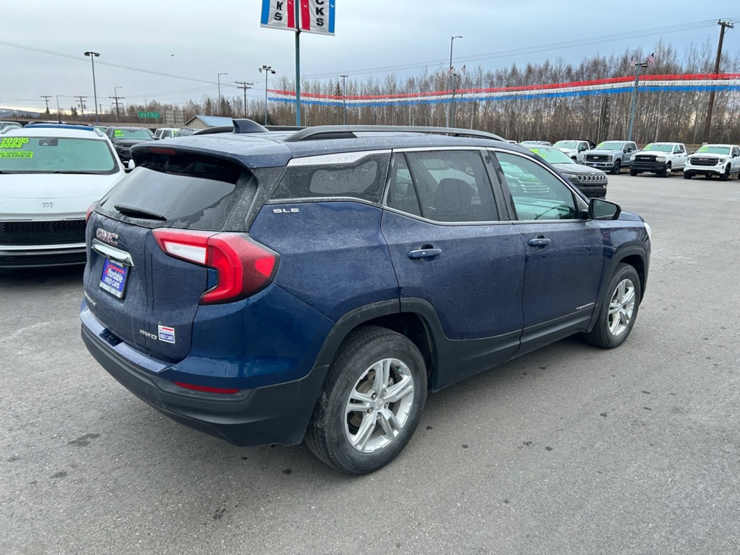 2022 BLUE GMC TERRAIN SLE (3GKALTEV8NL) with an 1.5L engine, Automatic transmission, located at 2525 S. Cushman, Fairbanks, AK, 99701, (907) 452-5707, 64.824036, -147.712311- Photo#2