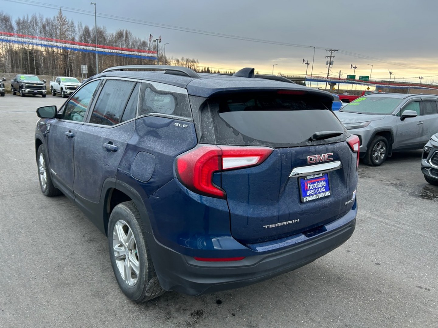 2022 BLUE GMC TERRAIN SLE (3GKALTEV8NL) with an 1.5L engine, Automatic transmission, located at 2525 S. Cushman, Fairbanks, AK, 99701, (907) 452-5707, 64.824036, -147.712311- Photo#3