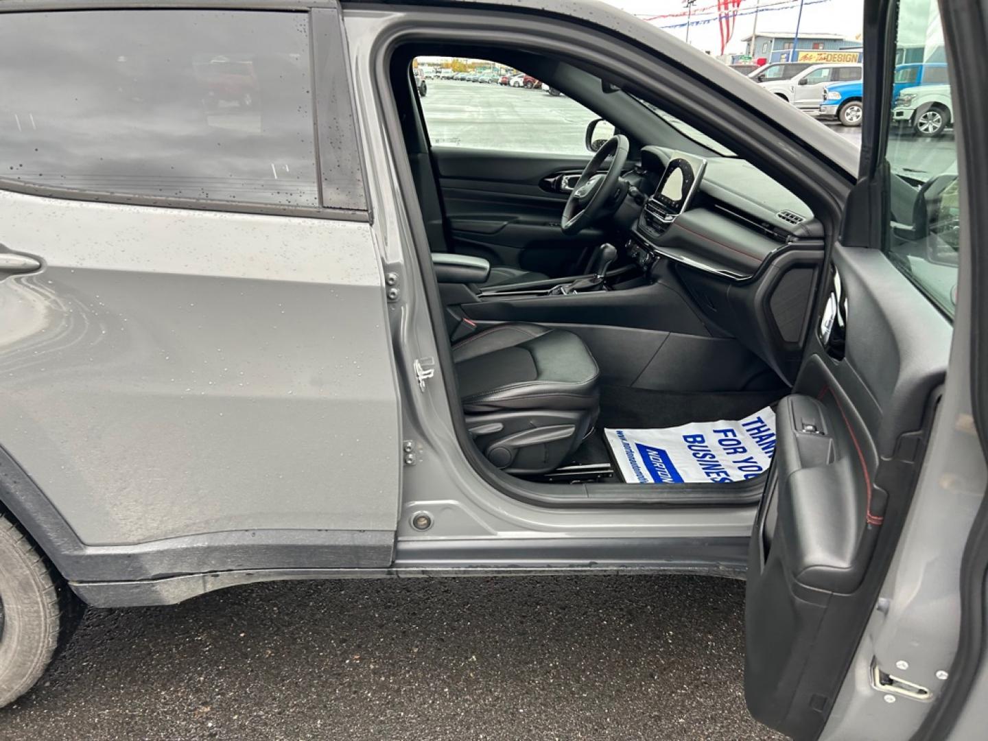 2023 GRAY JEEP COMPASS TRAILHAWK (3C4NJDDN8PT) with an 2.0L engine, Automatic transmission, located at 2525 S. Cushman, Fairbanks, AK, 99701, (907) 452-5707, 64.824036, -147.712311- Photo#4