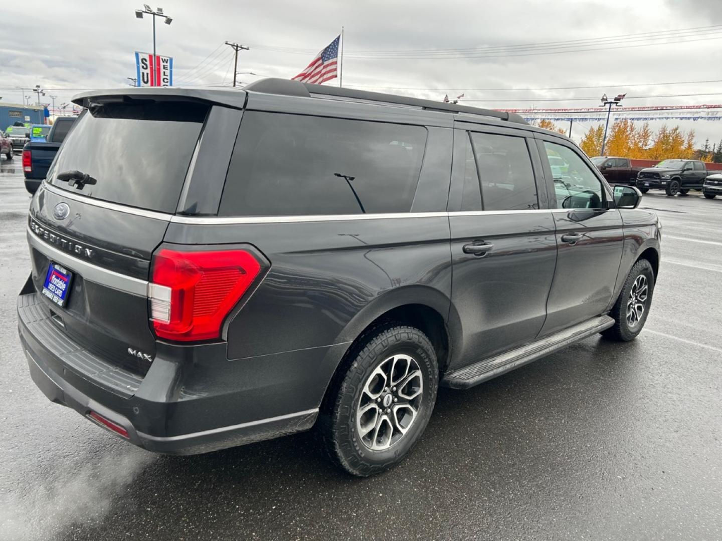 2023 GRAY FORD EXPEDITION MAX XLT (1FMJK1J81PE) with an 3.5L engine, Automatic transmission, located at 2525 S. Cushman, Fairbanks, AK, 99701, (907) 452-5707, 64.824036, -147.712311- Photo#2