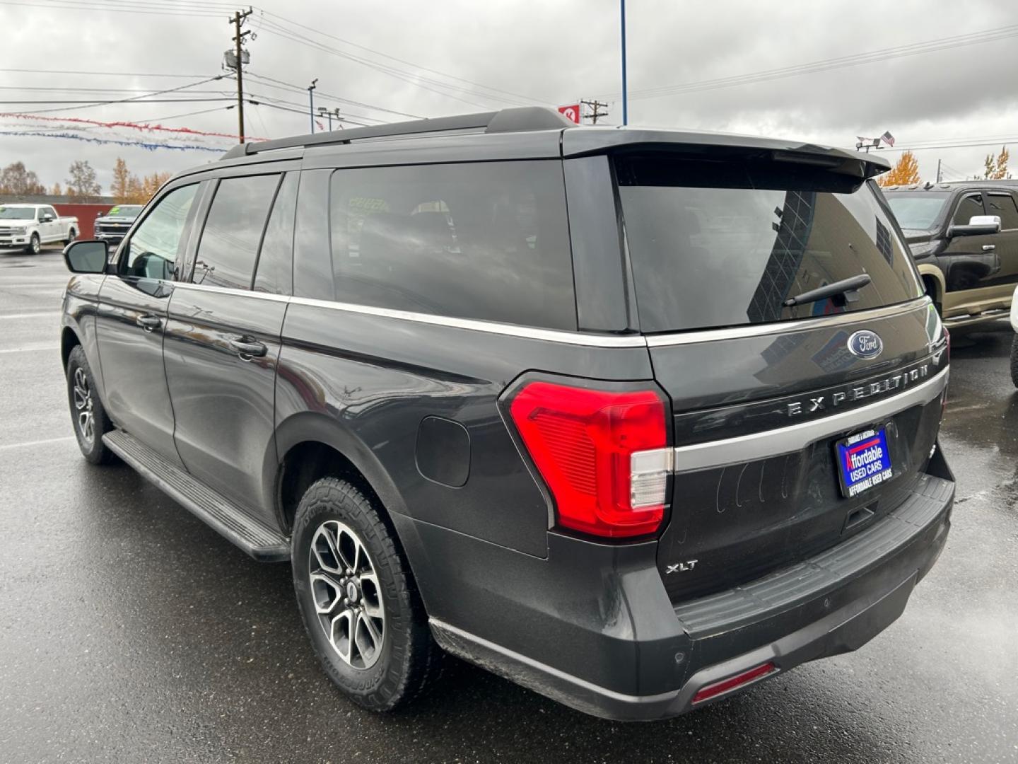 2023 GRAY FORD EXPEDITION MAX XLT (1FMJK1J81PE) with an 3.5L engine, Automatic transmission, located at 2525 S. Cushman, Fairbanks, AK, 99701, (907) 452-5707, 64.824036, -147.712311- Photo#3