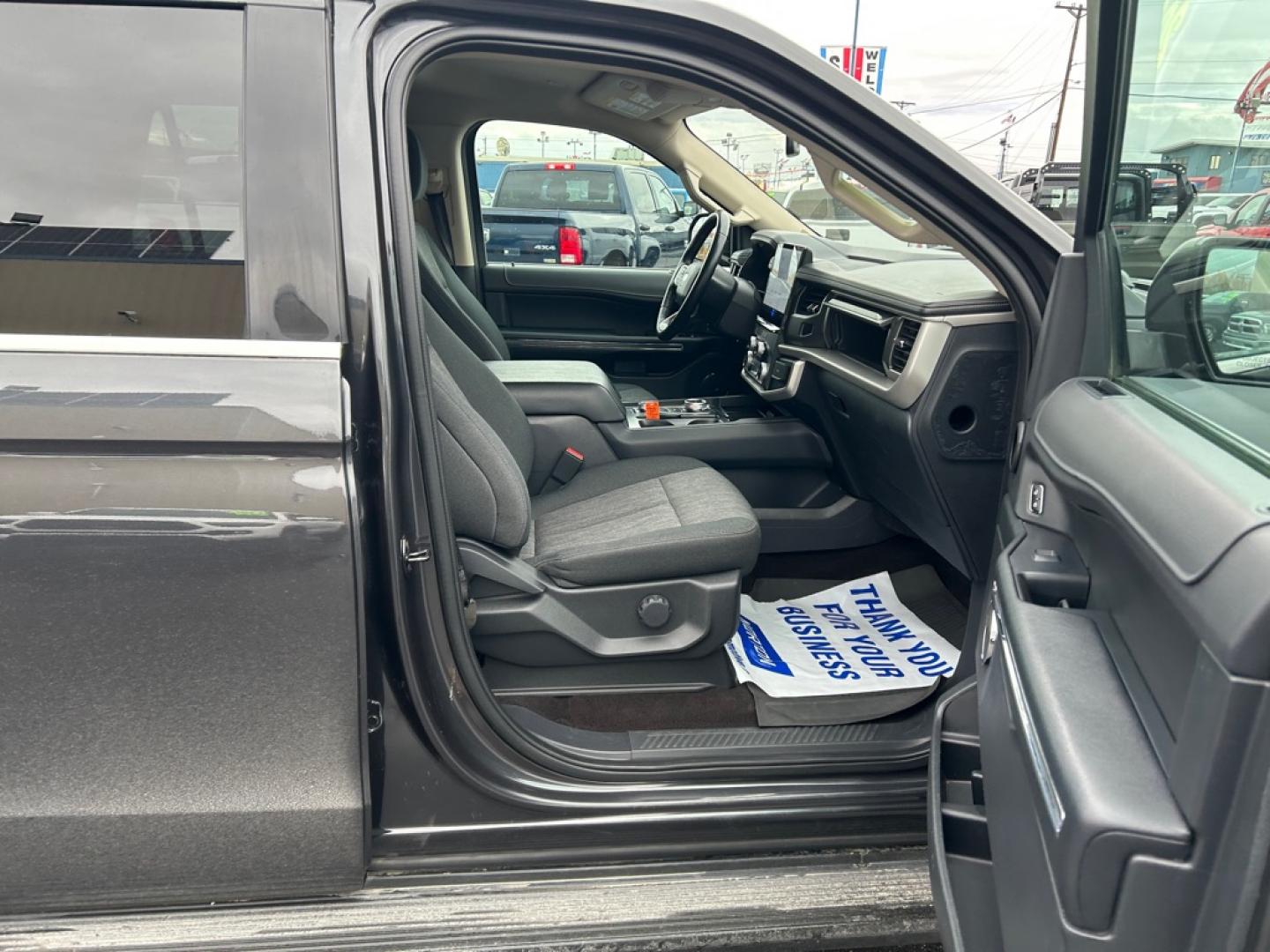2023 GRAY FORD EXPEDITION MAX XLT (1FMJK1J81PE) with an 3.5L engine, Automatic transmission, located at 2525 S. Cushman, Fairbanks, AK, 99701, (907) 452-5707, 64.824036, -147.712311- Photo#4