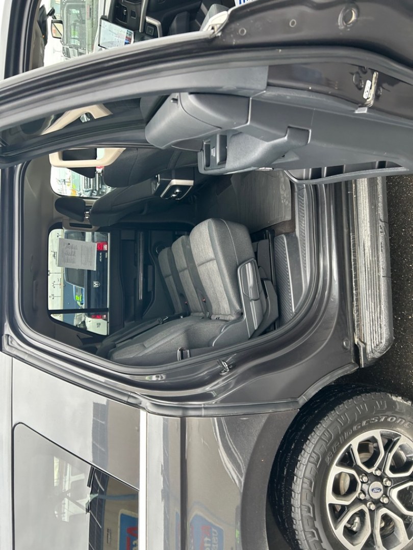 2023 GRAY FORD EXPEDITION MAX XLT (1FMJK1J81PE) with an 3.5L engine, Automatic transmission, located at 2525 S. Cushman, Fairbanks, AK, 99701, (907) 452-5707, 64.824036, -147.712311- Photo#5