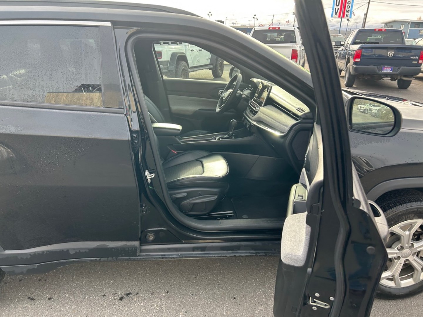 2024 BLACK JEEP COMPASS LATITUDE (3C4NJDBN5RT) with an 2.0L engine, Automatic transmission, located at 2525 S. Cushman, Fairbanks, AK, 99701, (907) 452-5707, 64.824036, -147.712311- Photo#4