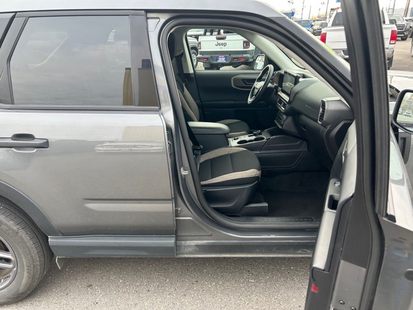 2025 GRAY FORD BRONCO SPORT BIG BEND (3FMCR9BN1SR) with an 1.5L engine, Automatic transmission, located at 2525 S. Cushman, Fairbanks, AK, 99701, (907) 452-5707, 64.824036, -147.712311- Photo#4