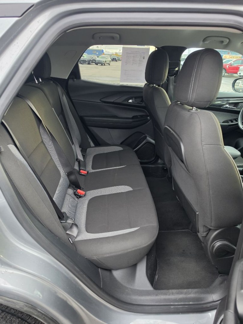 2024 SILVER CHEVROLET TRAILBLAZER LT (KL79MRSL3RB) with an 1.3L engine, Automatic transmission, located at 2525 S. Cushman, Fairbanks, AK, 99701, (907) 452-5707, 64.824036, -147.712311- Photo#5