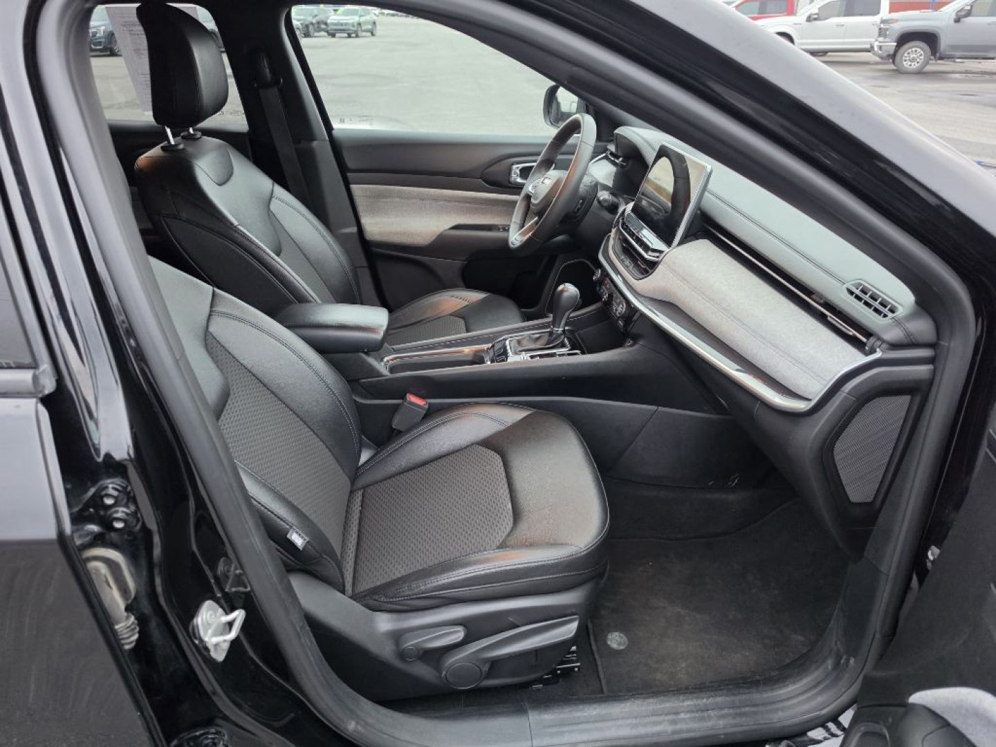 2024 BLACK JEEP COMPASS LATITUDE (3C4NJDBN7RT) with an 2.0L engine, Automatic transmission, located at 2525 S. Cushman, Fairbanks, AK, 99701, (907) 452-5707, 64.824036, -147.712311- Photo#1