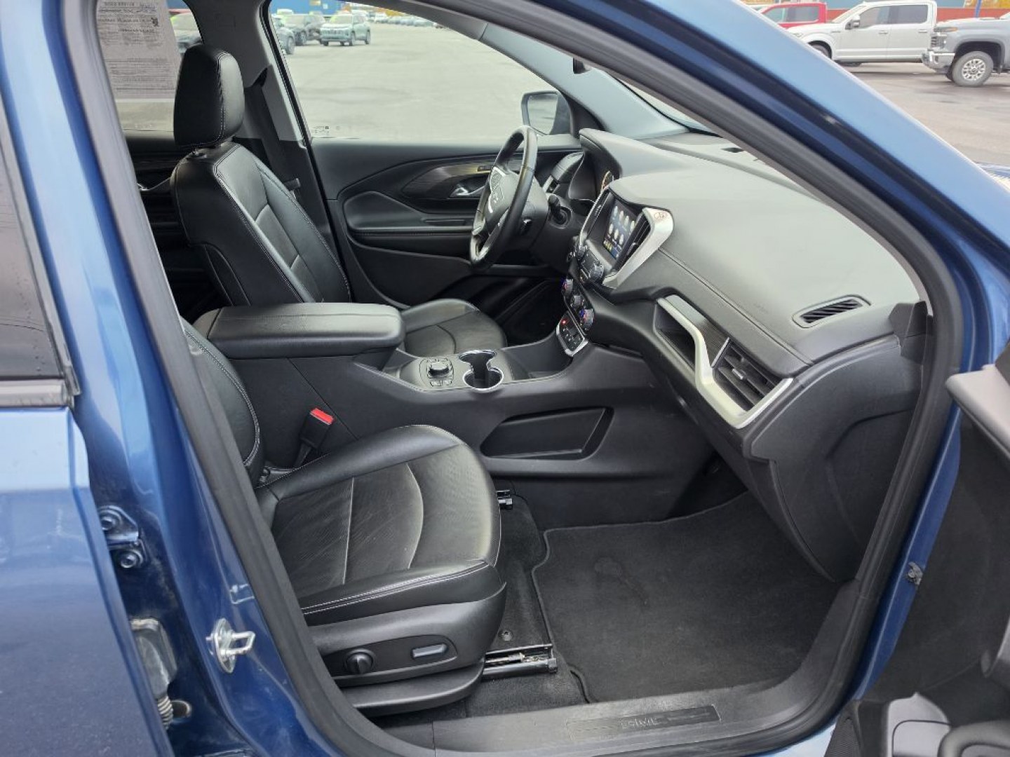 2024 BLUE GMC TERRAIN SLT (3GKALVEGXRL) with an 1.5L engine, Automatic transmission, located at 2525 S. Cushman, Fairbanks, AK, 99701, (907) 452-5707, 64.824036, -147.712311- Photo#2