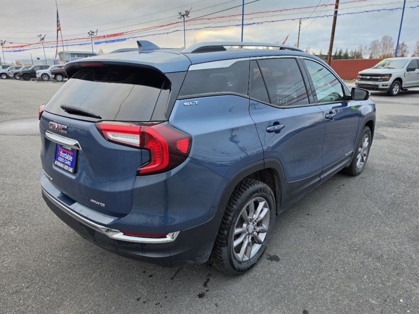 2024 BLUE GMC TERRAIN SLT (3GKALVEGXRL) with an 1.5L engine, Automatic transmission, located at 2525 S. Cushman, Fairbanks, AK, 99701, (907) 452-5707, 64.824036, -147.712311- Photo#4