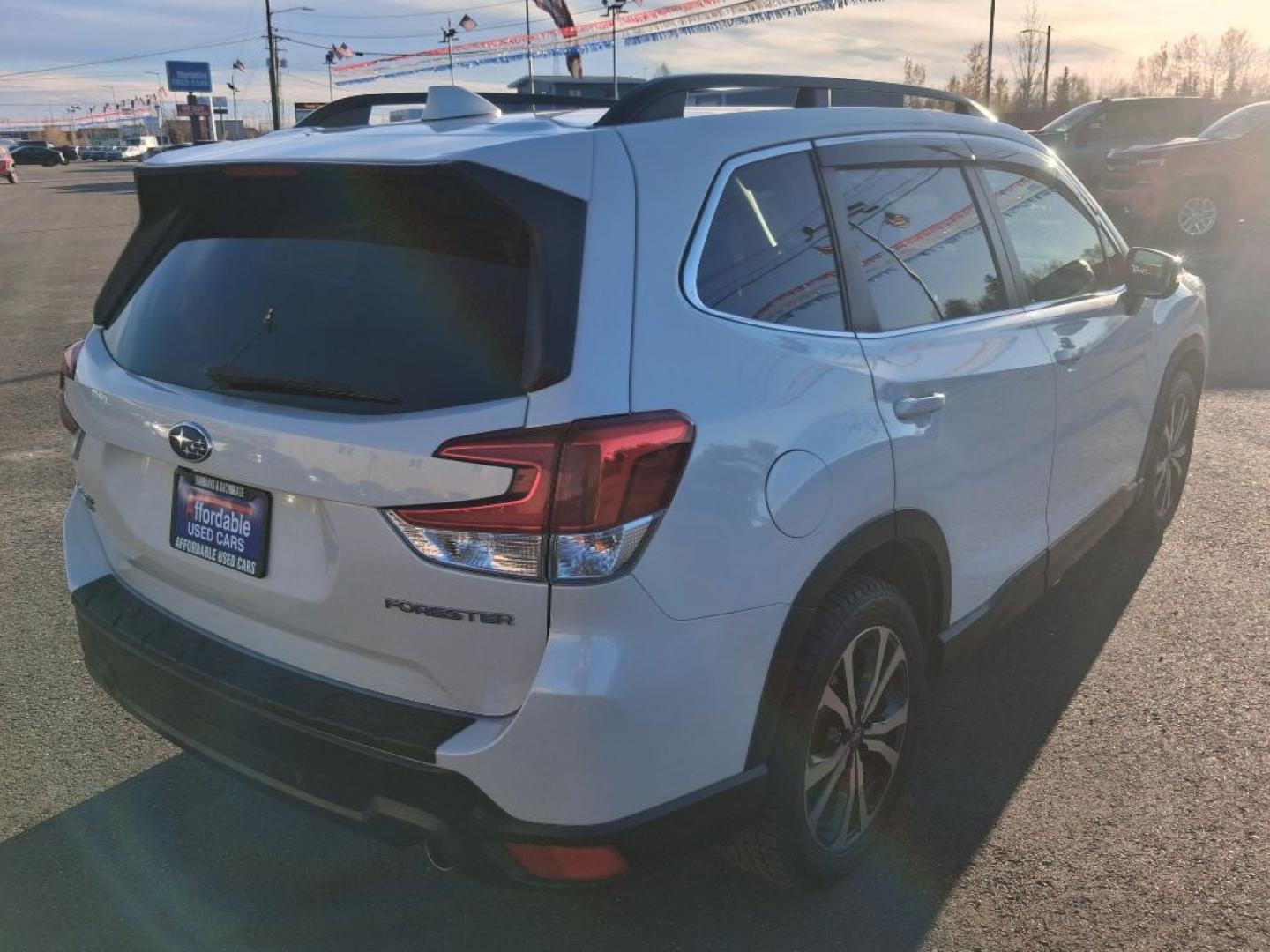 2019 WHITE SUBARU FORESTER LIMITED (JF2SKAUC1KH) with an 2.5L engine, Continuously Variable transmission, located at 2525 S. Cushman, Fairbanks, AK, 99701, (907) 452-5707, 64.824036, -147.712311- Photo#2
