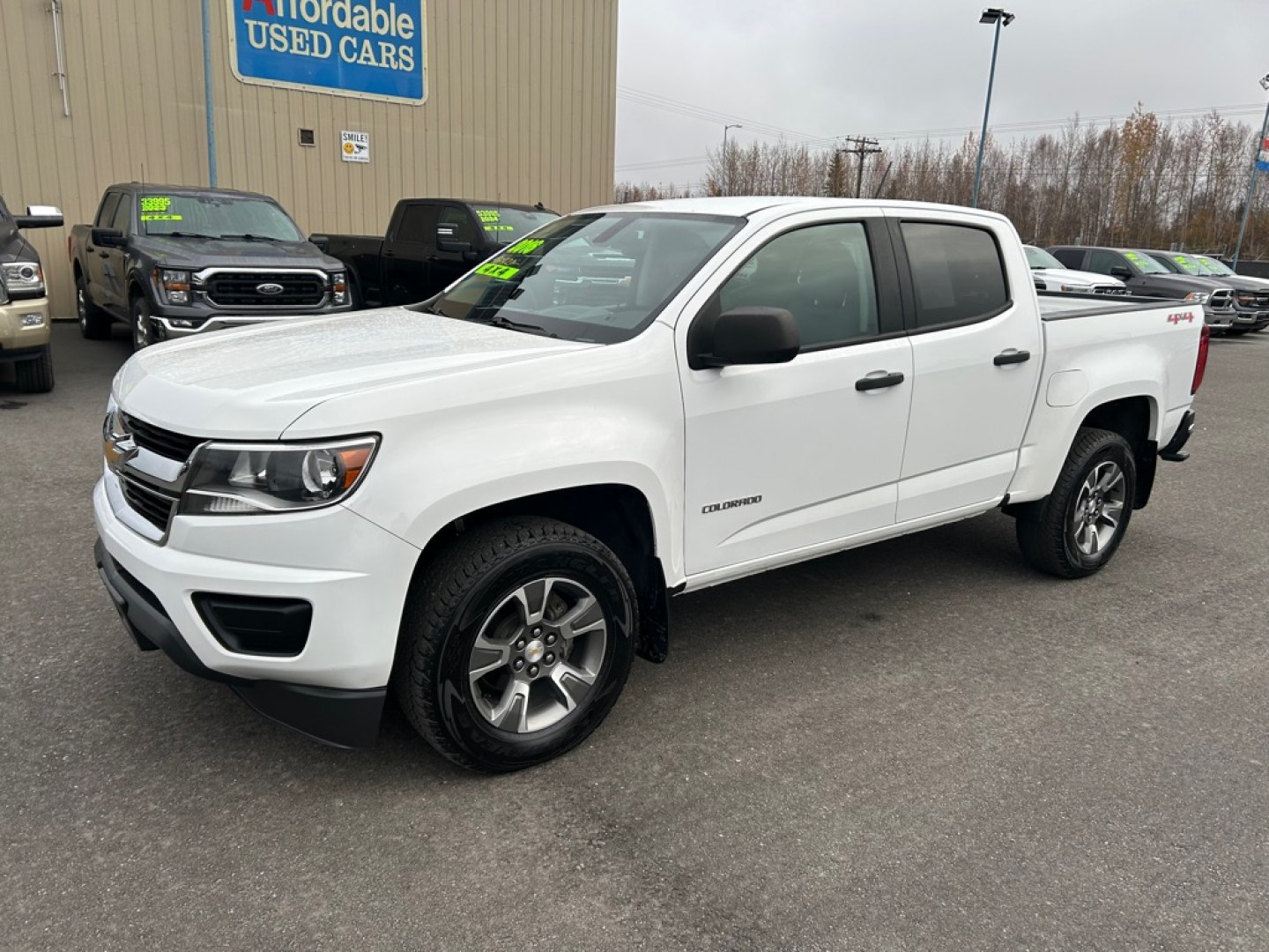 2016 WHITE CHEVROLET COLORADO WORK TRUCK (1GCGTBE37G1) with an 3.6L engine, Automatic transmission, located at 2525 S. Cushman, Fairbanks, AK, 99701, (907) 452-5707, 64.824036, -147.712311- Photo#0