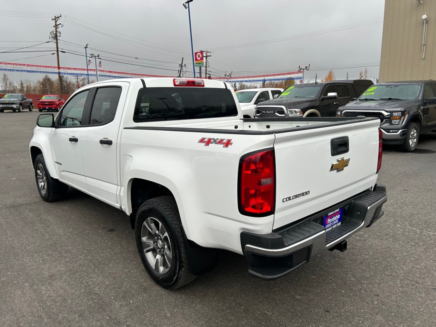 2016 WHITE CHEVROLET COLORADO WORK TRUCK (1GCGTBE37G1) with an 3.6L engine, Automatic transmission, located at 2525 S. Cushman, Fairbanks, AK, 99701, (907) 452-5707, 64.824036, -147.712311- Photo#3